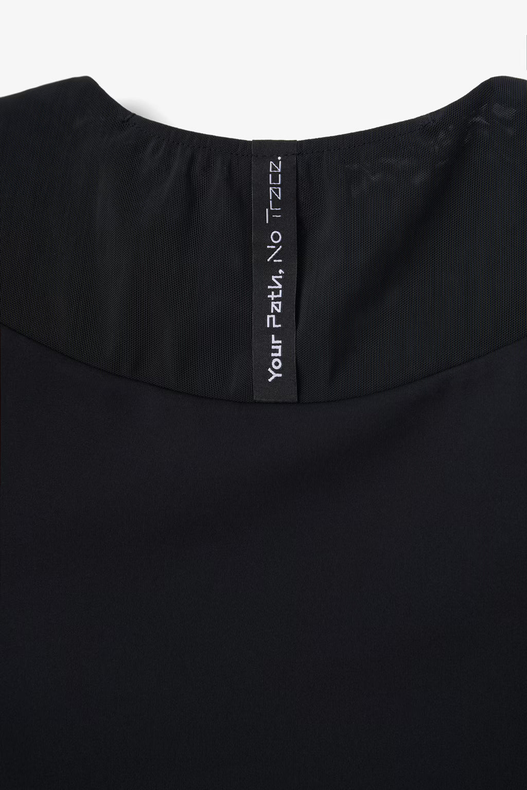 NNormal Trail Crop Top 02