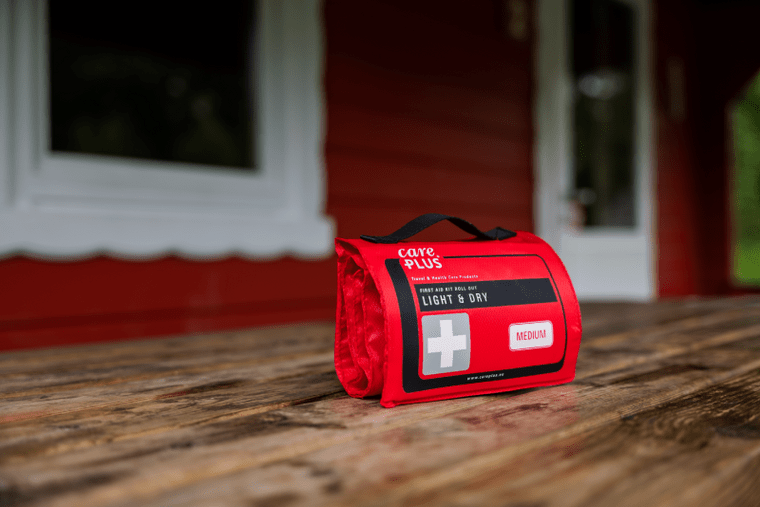 Care Plus First Aid Kit Roll Out Medium | Trail.nl
