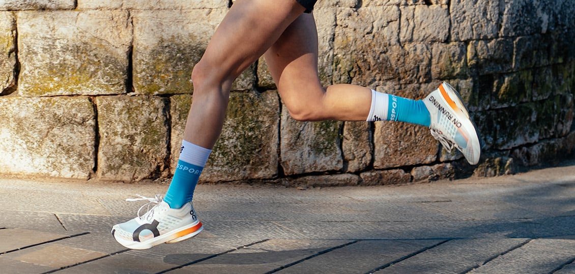 Compressport | Mid Compression Socks V2.0 | Compressiekousen | Trail.nl
