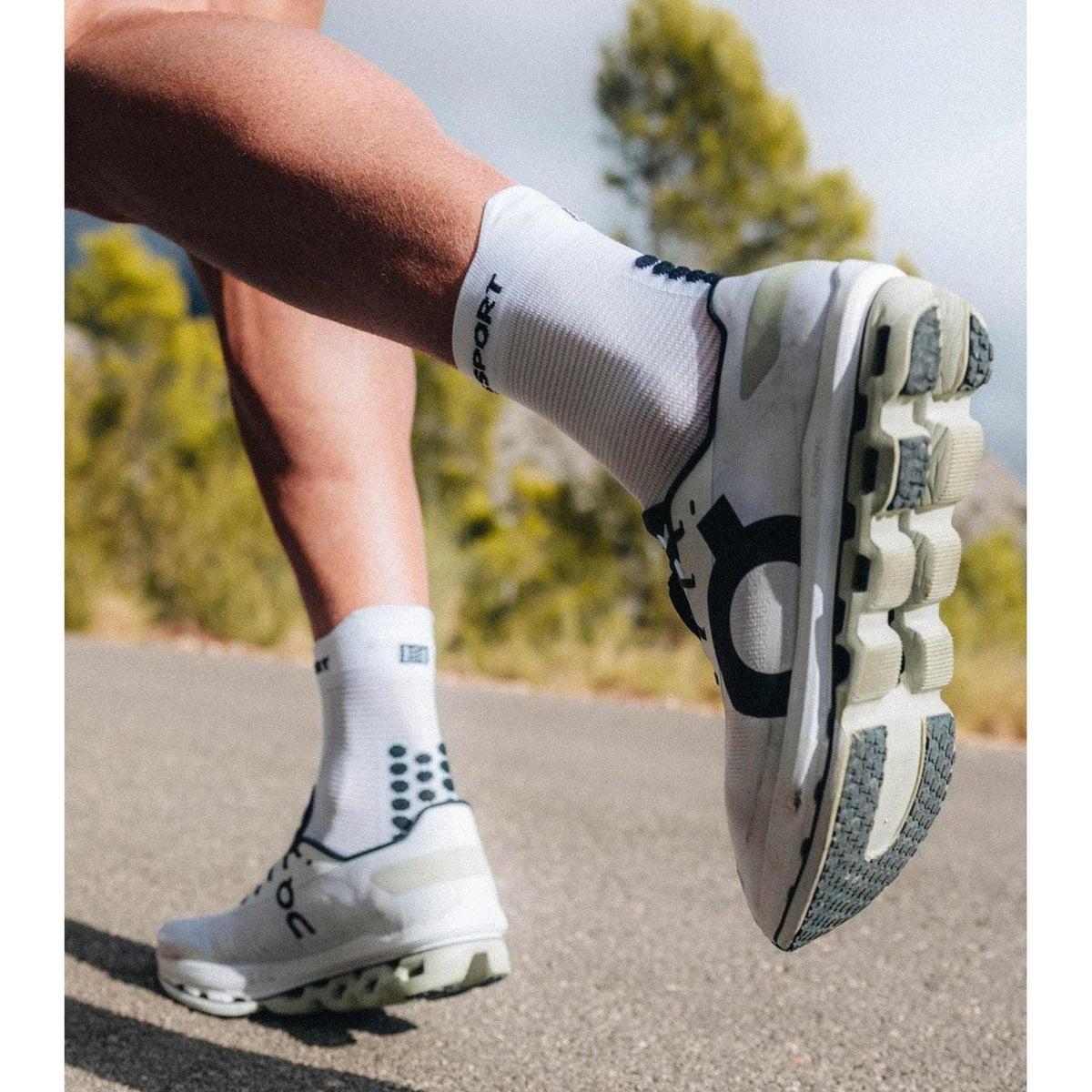 Compressport | Pro Racing Socks Run V4.0 High | Hardloopsokken | Trail.nl