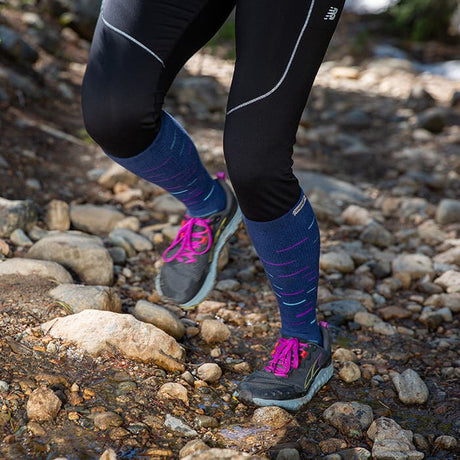 Injinji | Snow | Over the Calf | Midweight Padded | Teensokken - Trail.nl