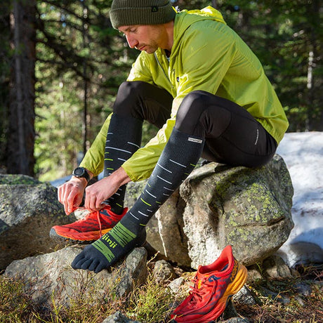 Injinji | Snow | Over the Calf | Midweight Padded | Teensokken - Trail.nl