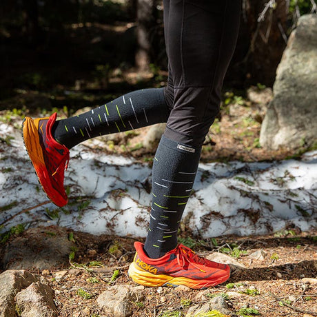 Injinji | Snow | Over the Calf | Midweight Padded | Teensokken - Trail.nl