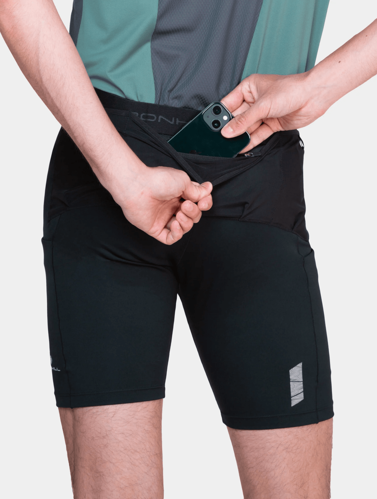 Ronhill | Tech All-Terrain Stretch 8" Short | Heren | Trail.nl