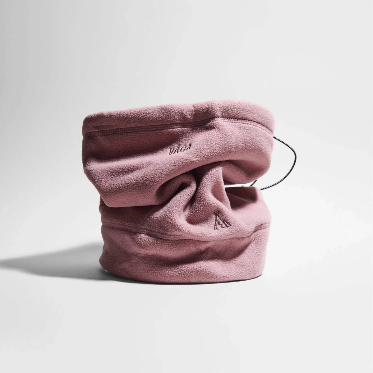 Våga Fleece Neck Gaiter in oudroze – staand, opgerold met trekkoord