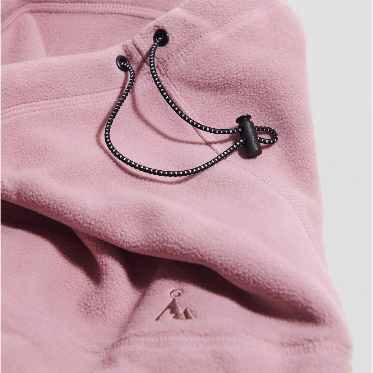 Våga Fleece Neck Gaiter in oudroze – close-up van fleece en trekkoord