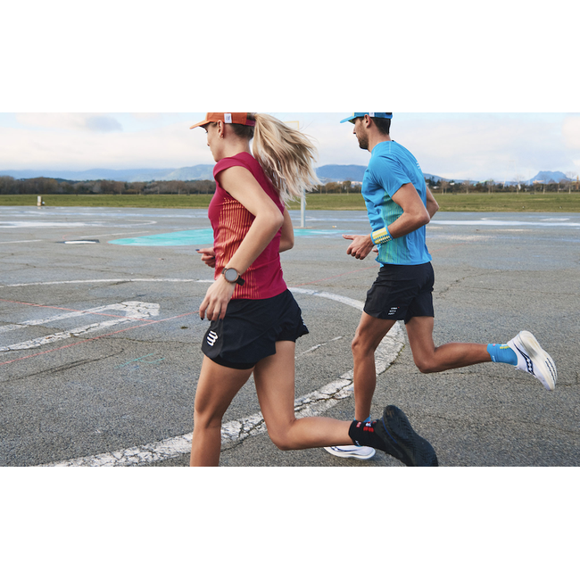 Compressport | Pro Racing Socks Run V4.0 High | Hardloopsokken | Trail.nl