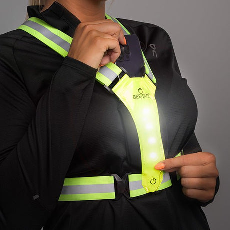Bee Safe | Led Harness USB-C met Phone-Pocket | Reflectievest | Trail.nl