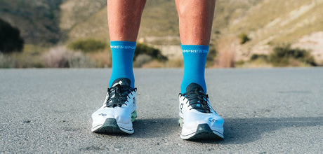 Compressport | Pro Racing Socks Run V4.0 High | Hardloopsokken | Trail.nl