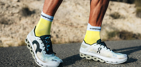 Compressport | Pro Racing Socks Run V4.0 High | Hardloopsokken | Trail.nl