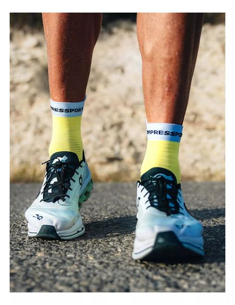 Compressport | Pro Racing Socks Run V4.0 High | Hardloopsokken | Trail.nl