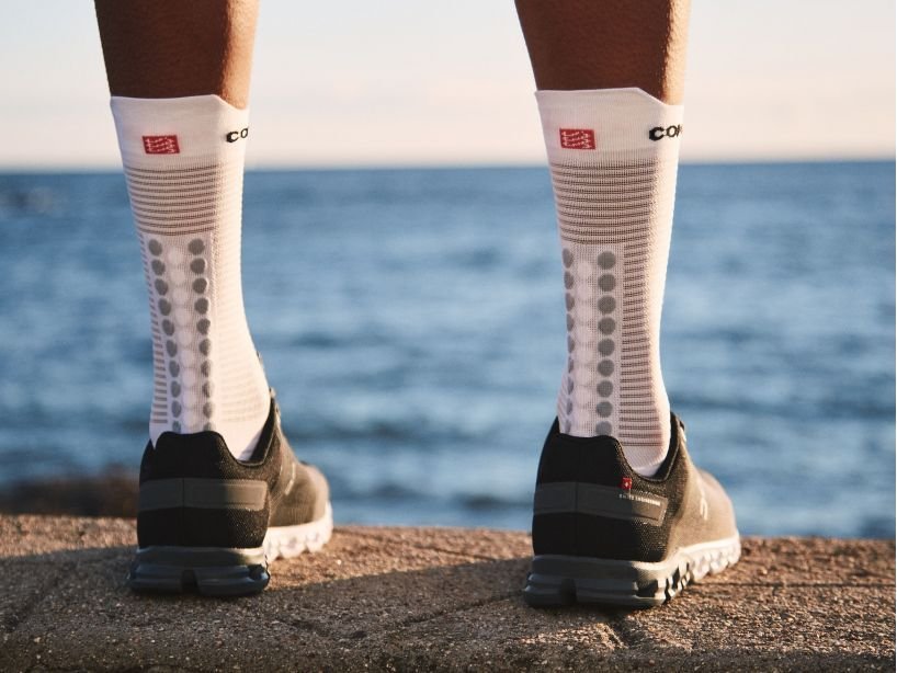 Compressport | Pro Racing Socks Run V4.0 High | Hardloopsokken | Trail.nl