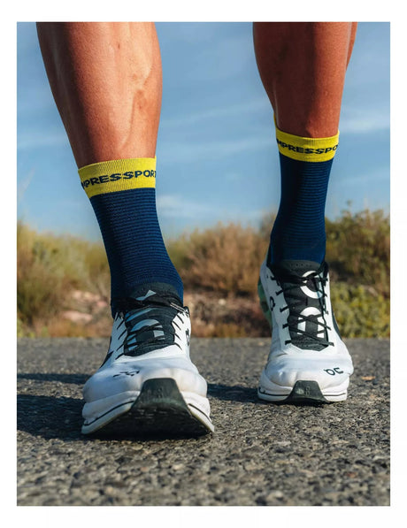 Compressport | Pro Racing Socks Run V4.0 High | Hardloopsokken | Trail.nl