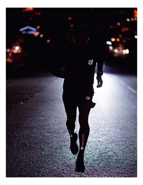 Compressport | R2 3.0 Aurora Calf Sleeves | Compressietubes | Reflectie - Trail.nl