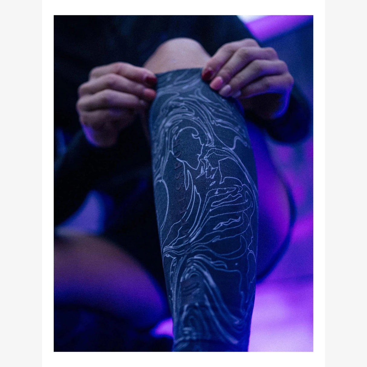 Compressport R2 3.0 Aurora Calf Sleeves (reflective) | Trail.nl
