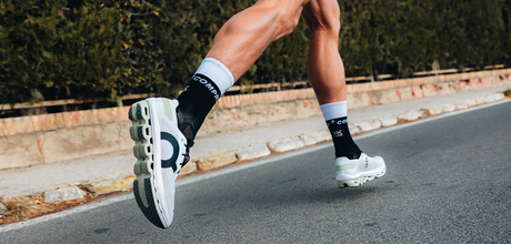 Compressport | Mid Compression Socks V2.0 | Compressiekousen | Trail.nl