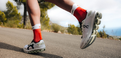 Compressport | Pro Racing Socks Run V4.0 High | Hardloopsokken | Trail.nl