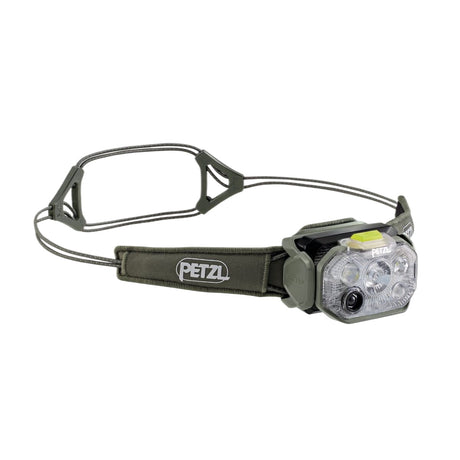 Petzl Swift RL in Jungle Green – lamp en hoofdband, schuin van voren