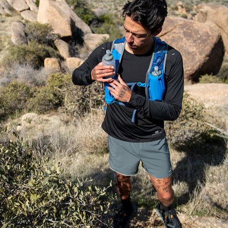 Ultimate Direction | Mountain Vest 6.0 | Hardlooprugzak | Unisex | +2 Soft Flasks | Trail.nl