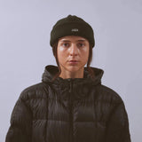 Våga Fleece Beanie in zwart – gedragen, vooraanzicht