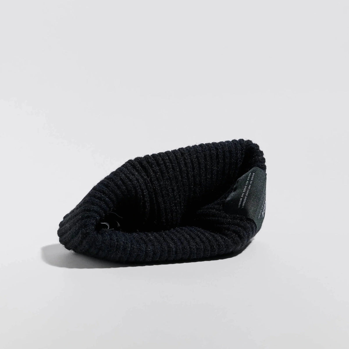 Våga Midweight Beanie in zwart – binnenkant van de gebreide muts