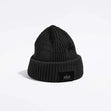 Våga Midweight Beanie in zwart – schuin vooraanzicht met Våga-label