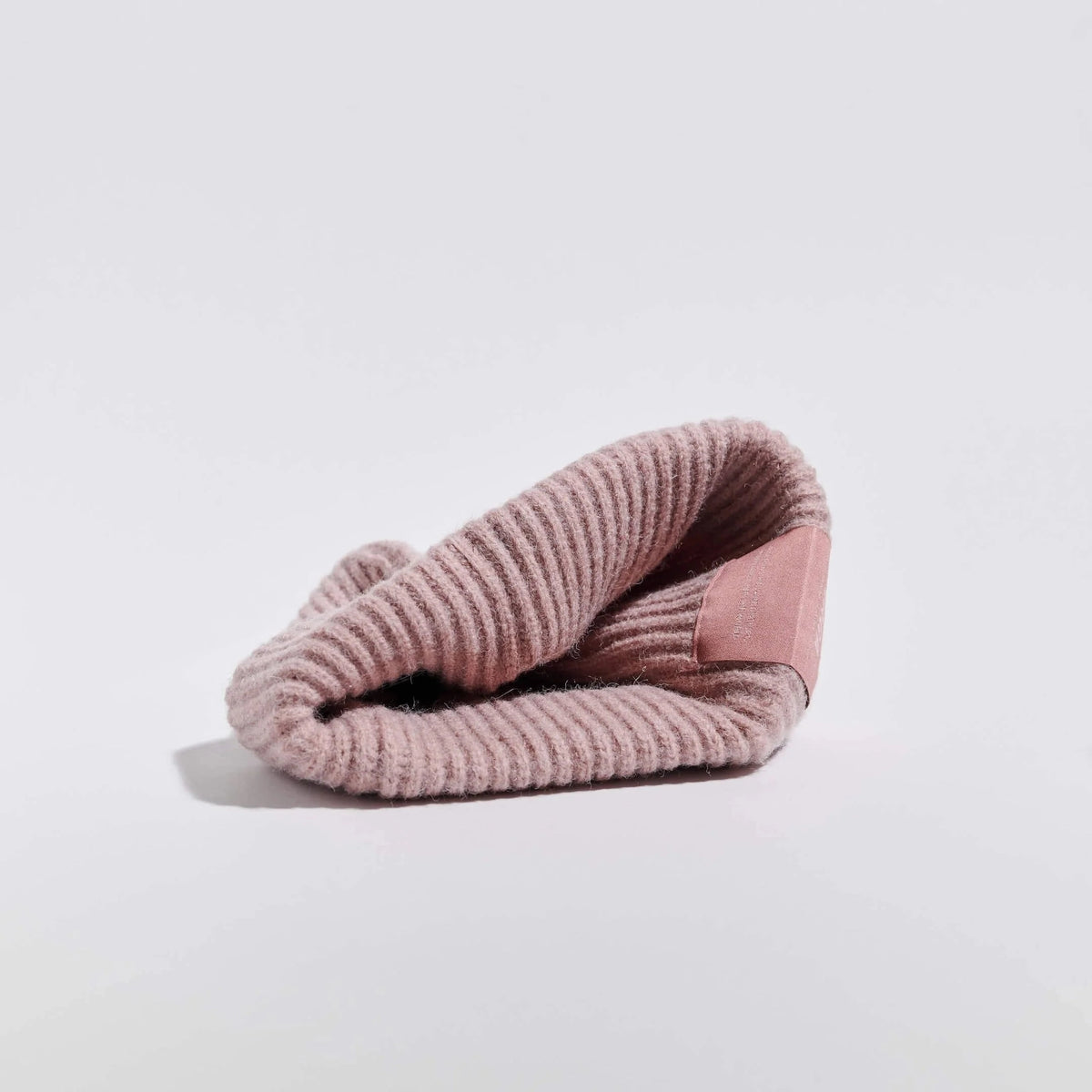 Våga Midweight Beanie in roze – binnenkant van de gebreide muts