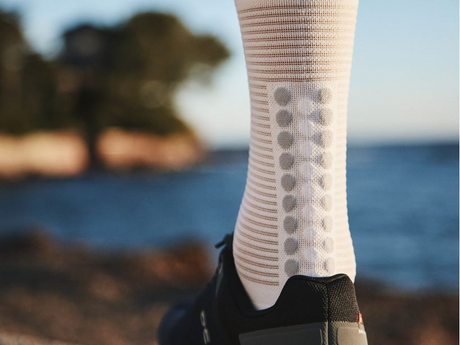 Compressport | Pro Racing Socks Run V4.0 High | Hardloopsokken | Trail.nl