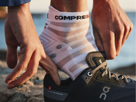 Compressport | Pro Racing Socks Run V4.0 Ultralight Low | Hardloopsokken | Trail.nl